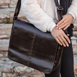 Torba skórzana przez ramię DAN-A T53 czekolada. Torebki klasyczne DAN-A, bez wzorów, ze skóry, przez ramię, bez dodatków. Za 499.99 zł.