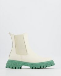 BEŻOWE SZTYBLETY 0010460D CREAM. Brązowe botki Venezia, bez wzorów, ze skóry, bez obcasa, bez zapięcia. Za 199.00 zł.