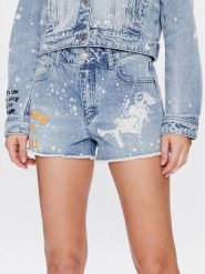 Guess Szorty jeansowe Mom W3GD26 D4YO0 Niebieski Regular Fit. Niebieskie szorty Guess, z aplikacjami, z bawełny. Za 839.99 zł.