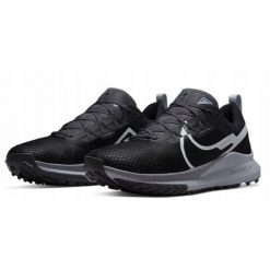 Buty Do Biegania Damskie Nike W React Pegasus Trail 4. Czarne buty do biegania Nike, bez wzorów, z gumy, bez zapięcia, do biegania. Za 360.80 zł.