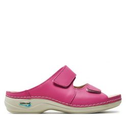 Klapki Nursing Care. Czerwone klapki Nursing Care, bez wzorów, bez obcasa, bez zapięcia. Za 439.99 zł.