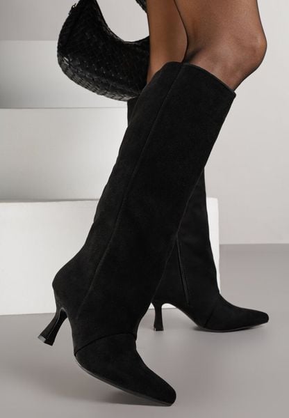 Czarne Kozaki z Imitacji Zamszu na Kaczuszce Zdobione Przeszyciami Anivitte. Czarne kozaki Born2be, z aplikacjami, z jeansu, biznesowe, bez obcasa, na obcasie, bez zapięcia. Za 159.99 zł.