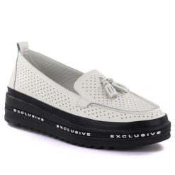 Skórzane półbuty damskie ażurowe komfortowe beżowe Evento 7176. Brązowe półbuty wsuwane eVento, w ażurowe wzory, ze skóry, bez obcasa. Za 129.99 zł.