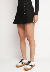 Czarne Spódnico-Szorty Jeansowe z Zakładką z Guzikami Vivirene. Czarne szorty Born2be, bez wzorów, z jeansu, eleganckie. Za 119.99 zł.