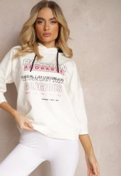 Biała Bluza z Kapturem Rękawy 7/8 Ozdobiona Napisami i Cyrkoniami Brigia. Białe bluzy Renee, xs, bez wzorów, z jeansu, casualowe, bez ramiączek, z kapturem. W wyprzedaży za 39.99 zł.