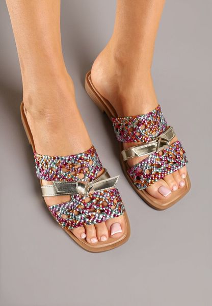 Czerwono-Złote Ażurowe Klapki z Ozdobną Aplikacją Korialina. Czerwone klapki Born2be, z aplikacjami, z jeansu, eleganckie, bez obcasa, na płaskiej podeszwie, bez zapięcia. Za 89.99 zł.