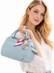 Florence Bags Skórzana torebka "Wesa" w kolorze błękitnym - 33 x 20 x 16 cm rozmiar: onesize. Niebieskie torebki klasyczne Florence Bags, bez wzorów, z materiału, przez ramię, bez dodatków. Za 217.99 zł.