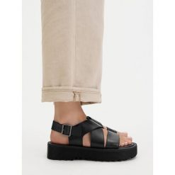 Sandały G-Star. Czarne sandały G-Star, bez wzorów, retro, bez obcasa, na płaskiej podeszwie, bez zapięcia. Za 155.99 zł.