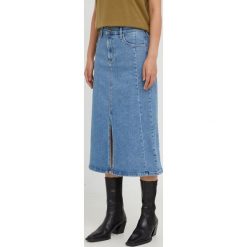 Lee spódnica jeansowa midi prosta. Niebieskie spódnice Lee, na co dzień, bez wzorów, z denimu, midi, proste. W wyprzedaży za 199.99 zł.