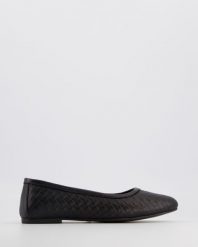 SKÓRZANE BALERINY E239 BLACK. Czarne baleriny Venezia, bez wzorów, ze skóry, bez obcasa, bez zapięcia. Za 169.00 zł.