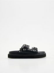 Klapki z okuciami - czarny. Czarne klapki Reserved, bez wzorów, z materiału, bez obcasa, bez zapięcia. Za 159.99 zł.