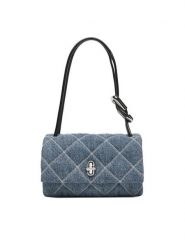 Marc Jacobs Torebka The Quilted Denim Mini 2P5HSH013H03 Niebieski. Niebieskie torebki klasyczne Marc Jacobs, bez wzorów, z denimu, bez dodatków. Za 1,499.00 zł.
