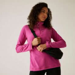 Damski lekki polar turystyczny Montes z zamkiem błyskawicznym do połowy. Fioletowe bluzy z polaru Regatta, bez wzorów, z polaru. Za 101.80 zł.