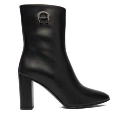 Botki Aigner. Czarne botki Aigner, bez wzorów, bez obcasa, na słupku, bez zapięcia. Za 1,519.00 zł.