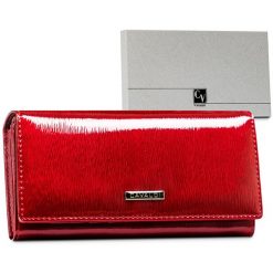 Portfel lakierowany 4U Cavaldi [DH] H22-1-SH9 czerwony. Czerwone portfele 4U Cavaldi, z aplikacjami, z lakierowanej skóry. Za 75.99 zł.