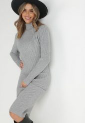 Szara Sukienka Dopasowana z Wełną Rermi. Szare sukienki Born2be, s, bez wzorów, z dzianiny, bez kołnierzyka, bez ramiączek, midi, dopasowane. W wyprzedaży za 127.99 zł.