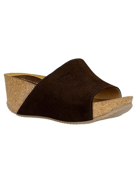 Wojas Skórzane klapki w kolorze czarnym na koturnie rozmiar: 38. Czarne klapki Wojas, bez wzorów, klasyczne, z otwartym noskiem, bez obcasa, na koturnie, bez zapięcia. Za 139.87 zł.