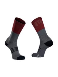 Skarpety rowerowe NORTHWAVE EXTREME PRO HIGH SOCK. Szare skarpetki Northwave, bez wzorów, z wełny. Za 148.50 zł.