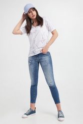 Jeansy damskie ARMANI EXCHANGE. Jeansy Armani Exchange, bez wzorów, z jeansu. W wyprzedaży za 599.40 zł.