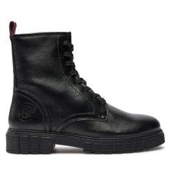 Botki s.Oliver. Czarne botki S.Oliver, bez wzorów, bez obcasa, na płaskiej podeszwie, bez zapięcia. Za 379.99 zł.