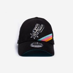 Czapka z daszkiem do koszykówki New Era NBA San Antonio Spurs. Czapki z daszkiem New Era, z aplikacjami, z bawełny, eleganckie. Za 119.99 zł.