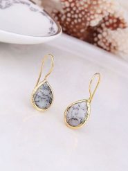 L'Atelier de Gaia Pozłacane kolczyki z dendrytem rozmiar: onesize. Szare kolczyki L'Atelier de Gaia, pozłacane. Za 69.58 zł.