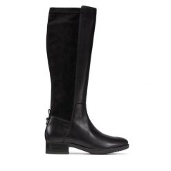 Kozaki Geox. Czarne kozaki Geox, bez wzorów, bez obcasa, na płaskiej podeszwie, bez zapięcia. Za 459.99 zł.