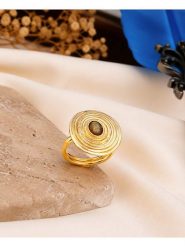 L'Atelier de Gaia Pozłacany pierścionek z labradorytem rozmiar: onesize. Brązowe pierścionki L'Atelier de Gaia, z labradorytem, pozłacane. Za 29.95 zł.