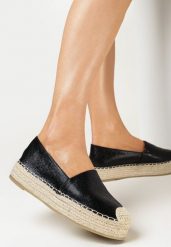 Czarne Lakierowane Espadryle na Plecionej Platformie Brigitte. Czarne espadryle Born2be, bez wzorów, z lakierowanej skóry, z okrągłym noskiem, bez obcasa. W wyprzedaży za 67.99 zł.