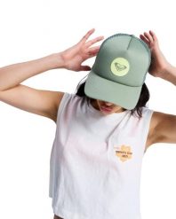 Czapka Trucker dla Kobiety BRIGHTER DAY Zielony. Zielone czapki z daszkiem Roxy, bez wzorów, z poliesteru. Za 119.99 zł.