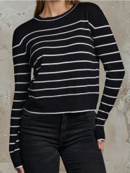 Sweter w paski z okrągłym dekoltem - czarny. Czarne swetry Sinsay, l, bez wzorów, bez ramiączek. Za 39.99 zł.