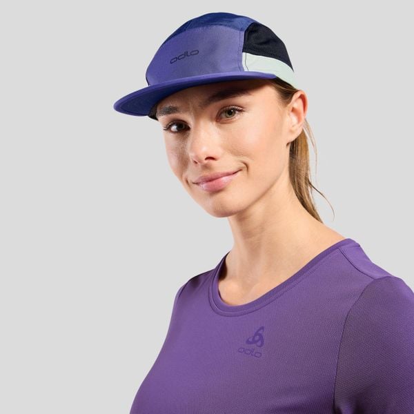 Czapka z daszkiem ODLO Performance Light. Fioletowe czapki z daszkiem ODLO, bez wzorów, z elastanu, sportowe. Za 159.99 zł.