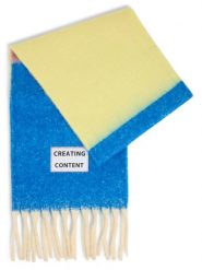 Verb To Do tkany szalik Kobiety Sztuczne włókno niebieski|żółty|różowy, ONE SIZE. Czerwone szaliki i kominy Verb To Do, bez wzorów, z włókna. Za 139.95 zł.
