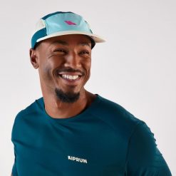 Czapka z daszkiem do biegania Kiprun 5 paneli. Niebieskie czapki z daszkiem KIPRUN, bez wzorów, z materiału, sportowe. Za 49.99 zł.