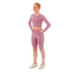 Damski zestaw sportowy Xtreme - krótkie spodenki + sportowy Croptop - Różowy. Czerwone szorty sportowe XTREME SOCKSWEAR, bez wzorów, z materiału, z podwyższonym stanem, na fitness i siłownię. Za 190.74 zł.
