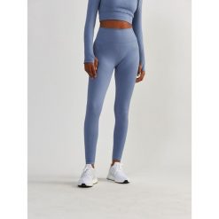 Legginsy fitness damskie Beshaped Femme Force bezszwowe. Niebieskie legginsy BESHAPED, bez wzorów, z nylonu, sportowe. Za 179.00 zł.