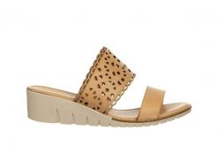 Klapki Bayla-161 161 86 90 Scissors 161505, Beżowy, Skóra naturalna - 41. Brązowe klapki Bayla, bez wzorów, z gumy, bez obcasa, na koturnie, bez zapięcia. W wyprzedaży za 134.10 zł.