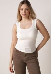 Biały Dopasowany Top Bez Rękawów z Wiskozy z Kwadratowym Dekoltem Madu. Białe topy Born2be, m, bez wzorów, z jeansu, eleganckie, bez kołnierzyka, bez ramiączek. Za 59.99 zł.