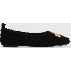 Tory Burch baleriny Eleanor kolor czarny. Czarne baleriny Tory Burch, bez wzorów, bez obcasa, bez zapięcia. Za 1,729.90 zł.