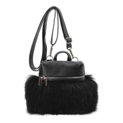 Czarno Elegancka Torebka Luka-Pelli Plecaczek Z Naturalnym Futrem Z Lisa. Czarne torebki klasyczne Luka-Pelli, bez wzorów, ze skóry, eleganckie, na ramię, bez dodatków. Za 476.99 zł.