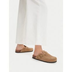 Klapki Lasocki. Brązowe klapki Lasocki, bez wzorów, bez obcasa, bez zapięcia. Za 149.99 zł.