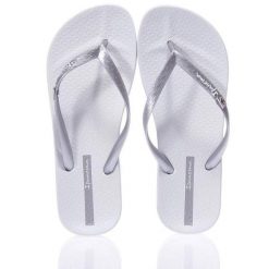 Damskie klapki Ipanema z paskiem w kształcie V, białe, 40. Białe klapki Ipanema, bez wzorów, bez obcasa, bez zapięcia. Za 138.99 zł.