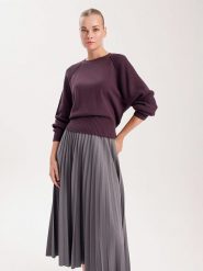 BGN Sweter w kolorze fioletowym rozmiar: 40. Różowe swetry BGN, bez wzorów, z wełny, bez ramiączek. Za 110.04 zł.