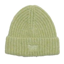 Damska czapka z dzianiny ściągaczowej Superdry. Zielone czapki zimowe Superdry, bez wzorów, z dzianiny, eleganckie. Za 119.70 zł.