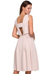 Elegancka rozkloszowana sukienka z dekoltem na plecach beż. Sukienki Sukienki.shop, do pracy, l, bez wzorów, biznesowe, bez kołnierzyka, bez ramiączek, midi, rozkloszowane. Za 339.00 zł.