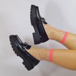 Czarne loafersy na traperze, mokasyny damskie z łańcuchem La.Fi 002b-pu. Czarne mokasyny La.Fi, bez wzorów, ze skóry. W wyprzedaży za 122.85 zł.