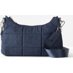 Torebka na ramię. Niebieskie torebki klasyczne bonprix, bez wzorów, z denimu, eleganckie, na ramię, bez dodatków. Za 89.99 zł.
