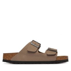 Klapki Birkenstock. Brązowe klapki Birkenstock, bez wzorów, bez obcasa, bez zapięcia. Za 379.99 zł.