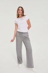 Jeansy z szerokimi nogawkami szare. Szare jeansy MOODO, l, bez wzorów, z bawełny. Za 139.99 zł.