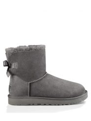UGG Botki "Mini Baily Bow" w kolorze szarym ze skóry jagnięcej rozmiar: 39. Szare botki UGG, bez wzorów, ze skóry, z okrągłym noskiem, bez obcasa, bez zapięcia. Za 522.14 zł.